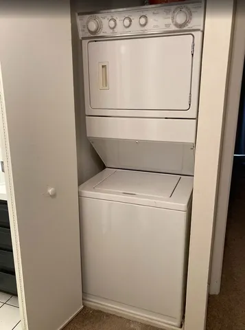 $1,593 | 1811 Four Lakes Avenue, Unit 4E, Lisle, IL 60532