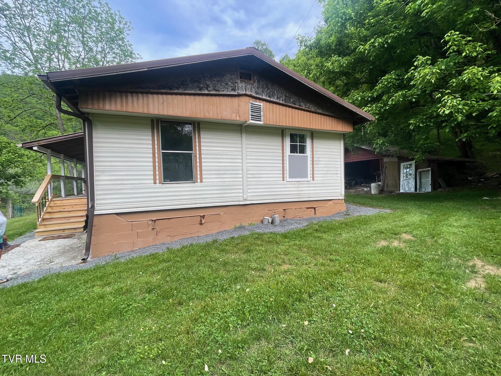 763 Sloantown Road Duffield, VA 24244 - Photo 2 of 22 Sloan 3