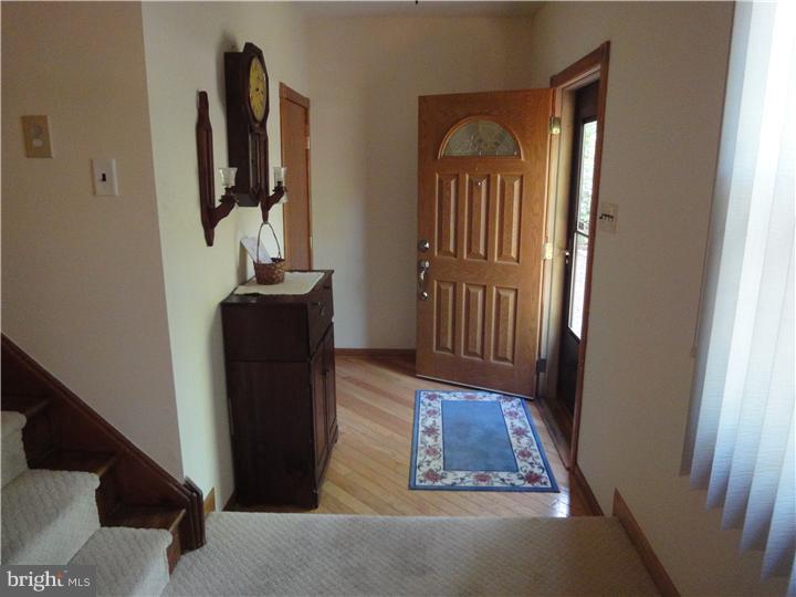 306 Cherry Road Marlton, NJ 08053 - Photo 3 of 22 Foyer