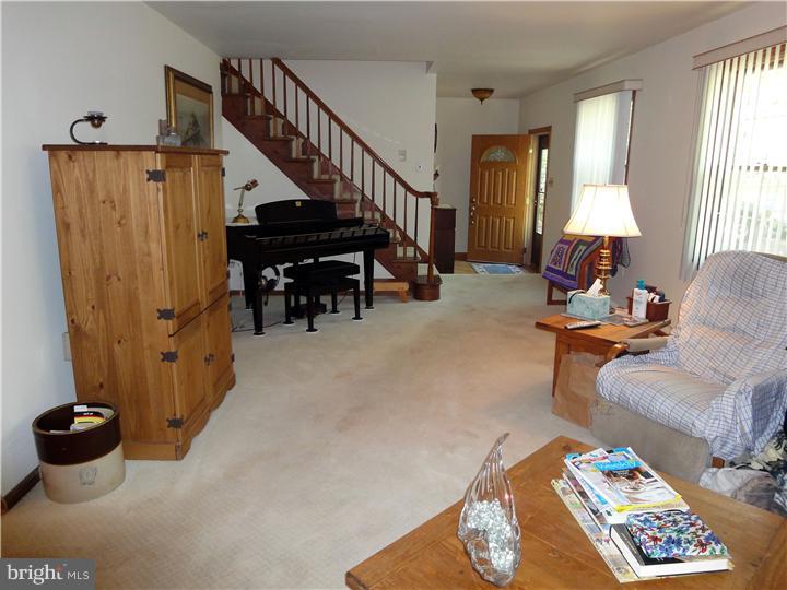 306 Cherry Road Marlton, NJ 08053 - Photo 5 of 22 Living Room