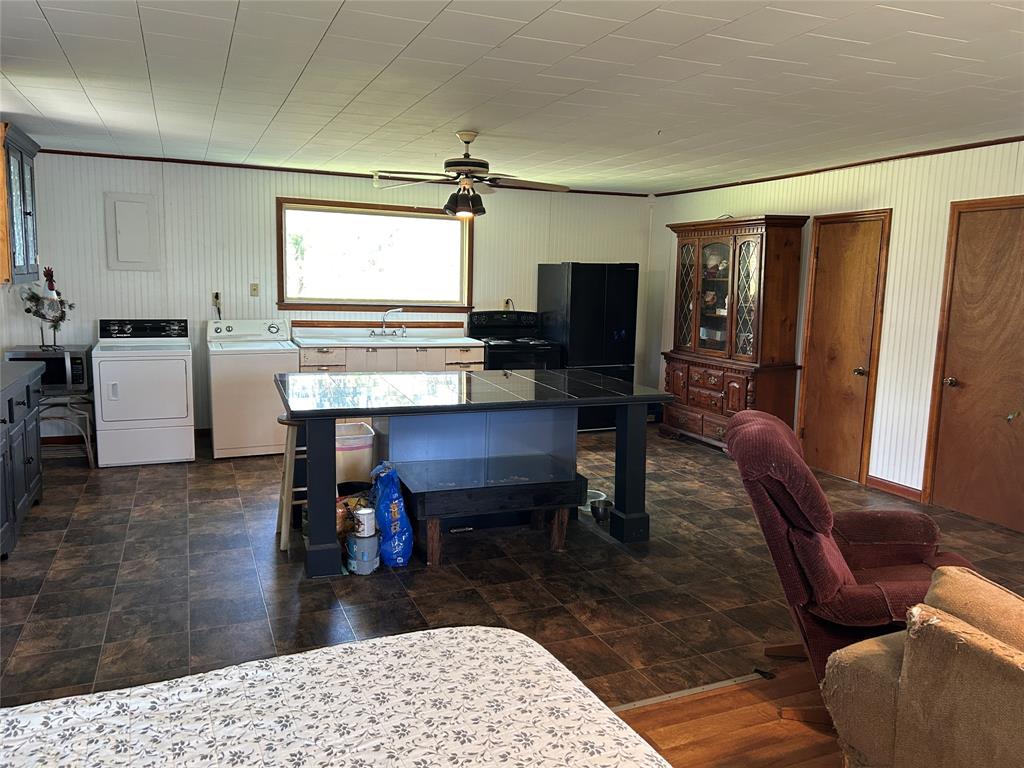 401 Ridge Row Many, LA 71449 - Photo 15 of 18 a view of a livingroom with furniture