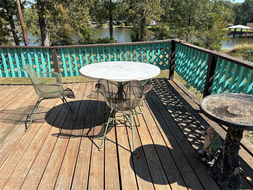 401 Ridge Row Many, LA 71449 - Photo 10 of 18 a view of a chairs and table on the balcony