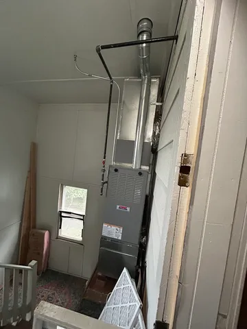 a view of entryway and a mirror