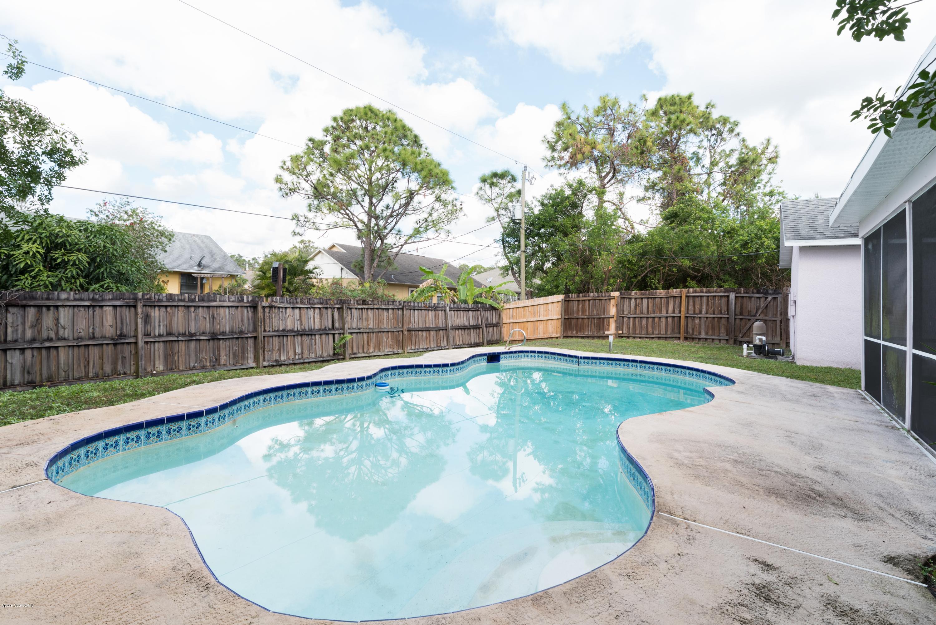 1208 Stadt Road Northwest Palm Bay, FL 32907 - Photo 21 of 24 a view of a backyard with wooden fence