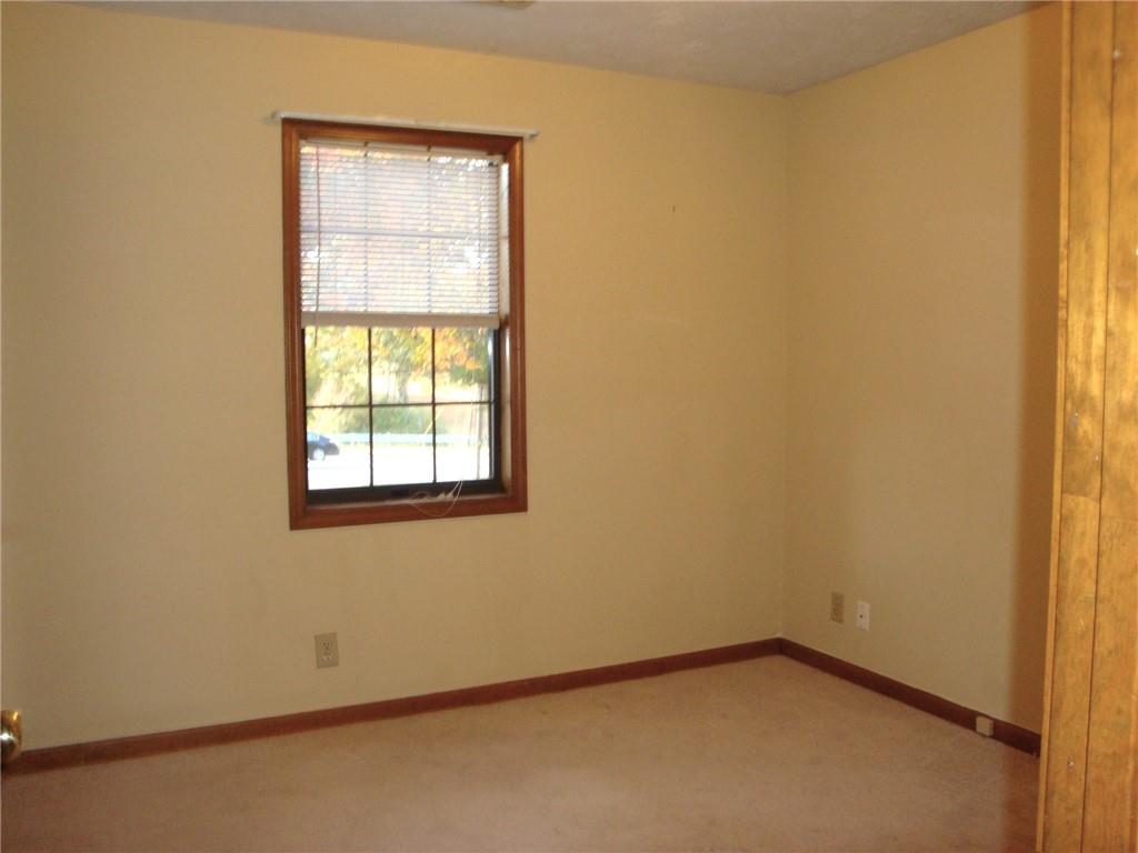 568 Russell Road Lawrenceville, GA 30043 - Photo 12 of 20 an empty room with a window