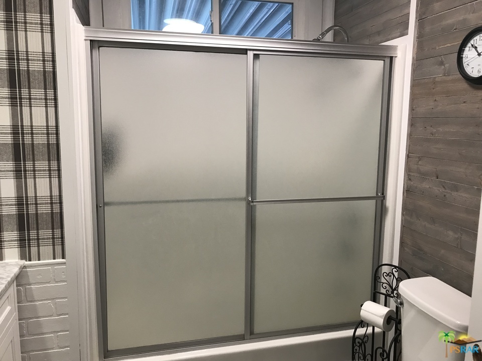 145 Capri Street Rancho Mirage, CA 92270 - Photo 31 of 33 Shower/tub