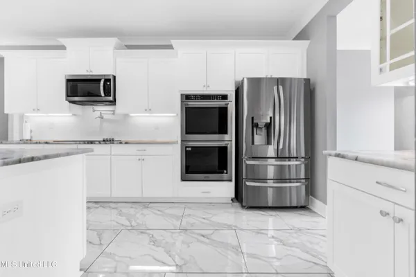 $854,400 | 9108 Honey Suckle Way, Hernando, MS 38632