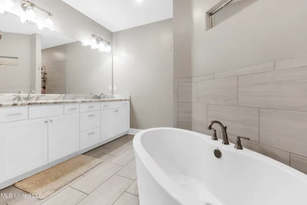 $854,400 | 9108 Honey Suckle Way, Hernando, MS 38632