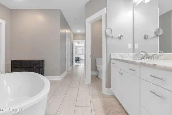 $854,400 | 9108 Honey Suckle Way, Hernando, MS 38632