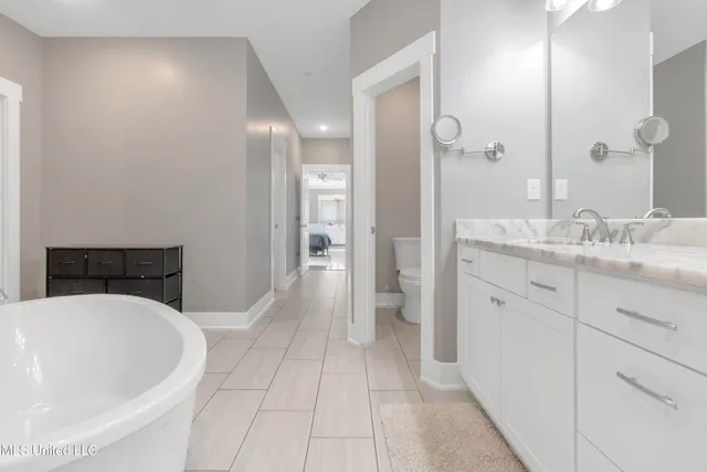 $854,400 | 9108 Honey Suckle Way, Hernando, MS 38632