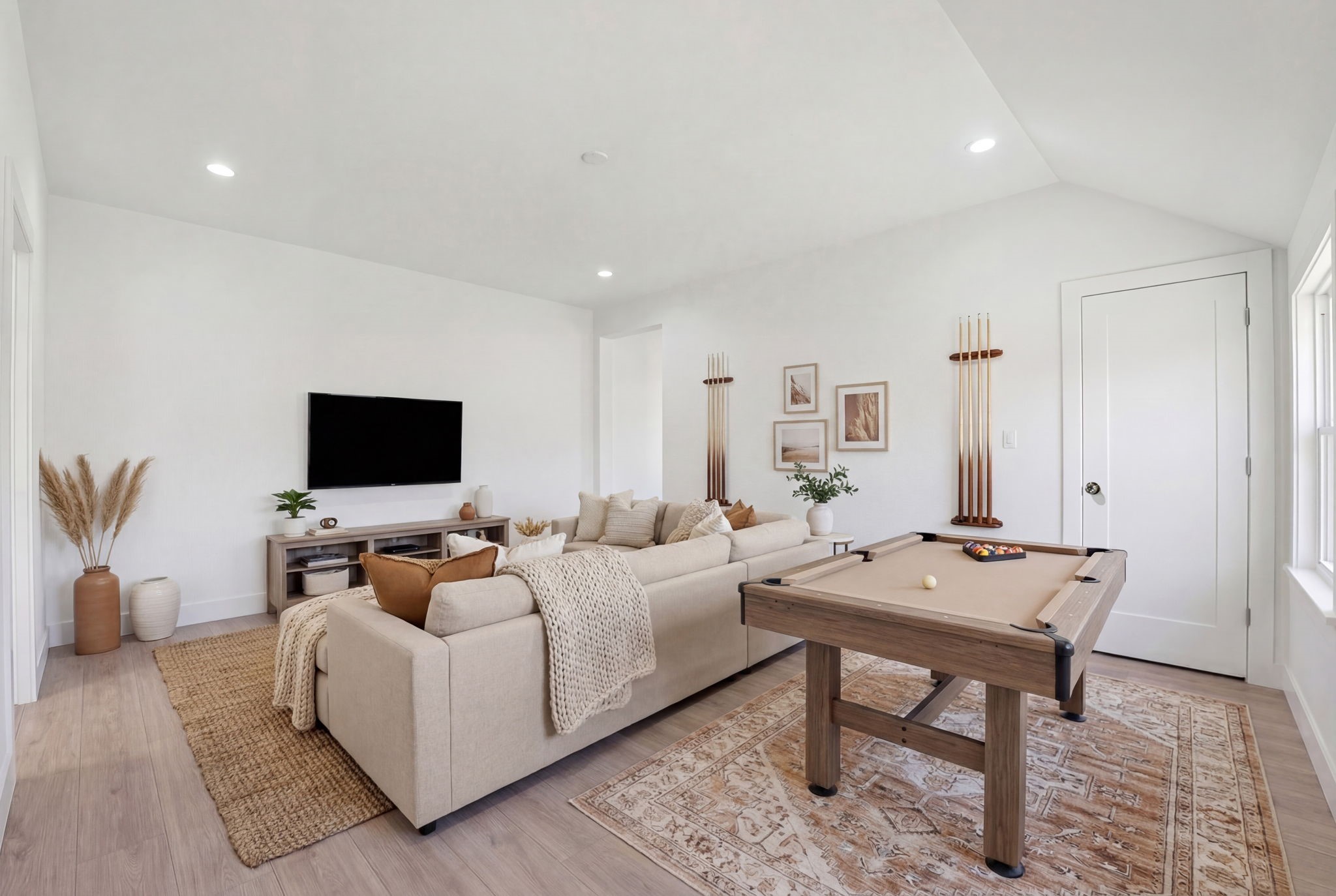 312 West 9th Street Houston, TX 77007 - Photo 23 of 24 Virtual Staged Game Room