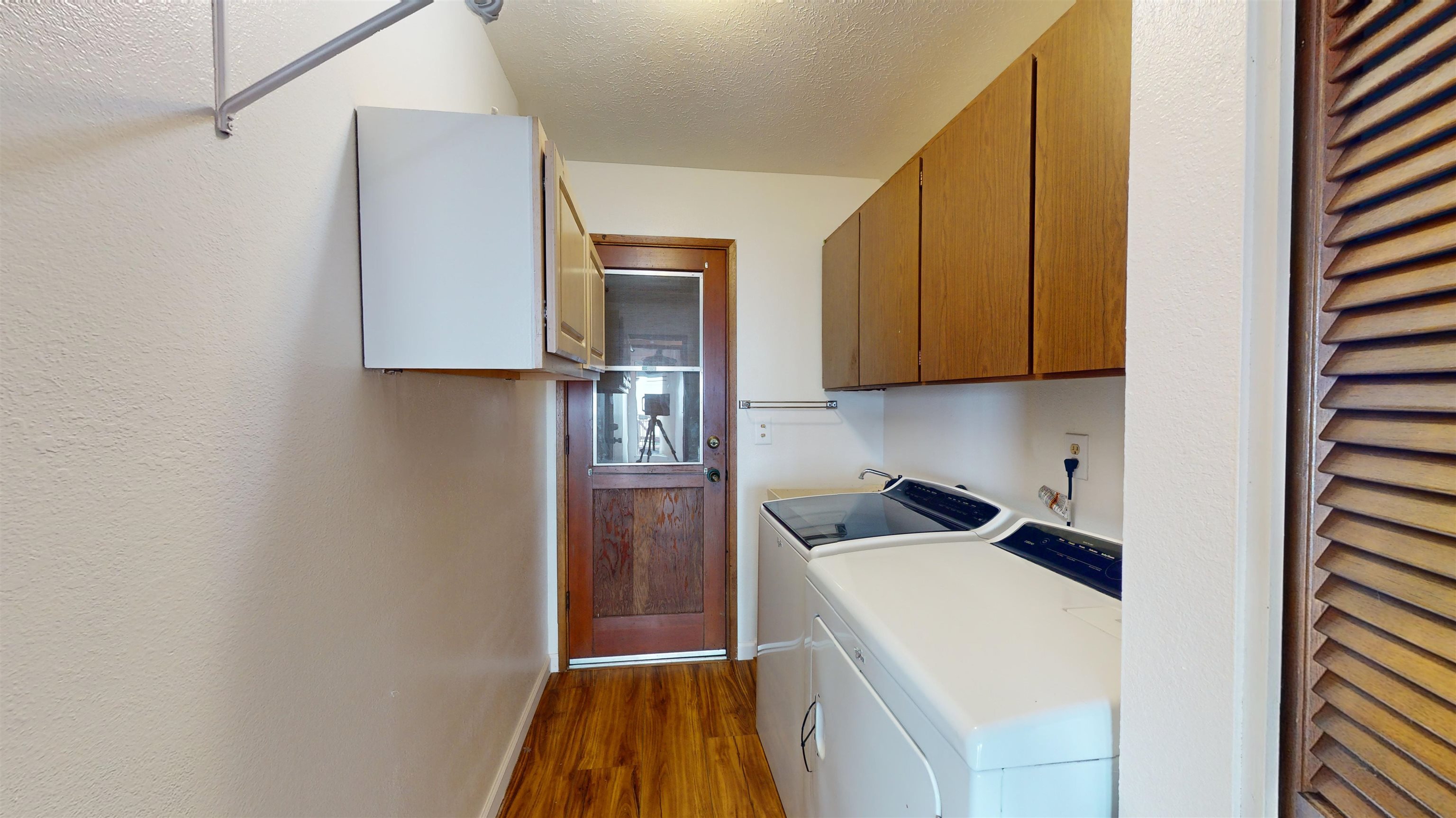 77 Kahoea Place Kula, HI 96790 - Photo 15 of 44 a utility room with dryer and washer