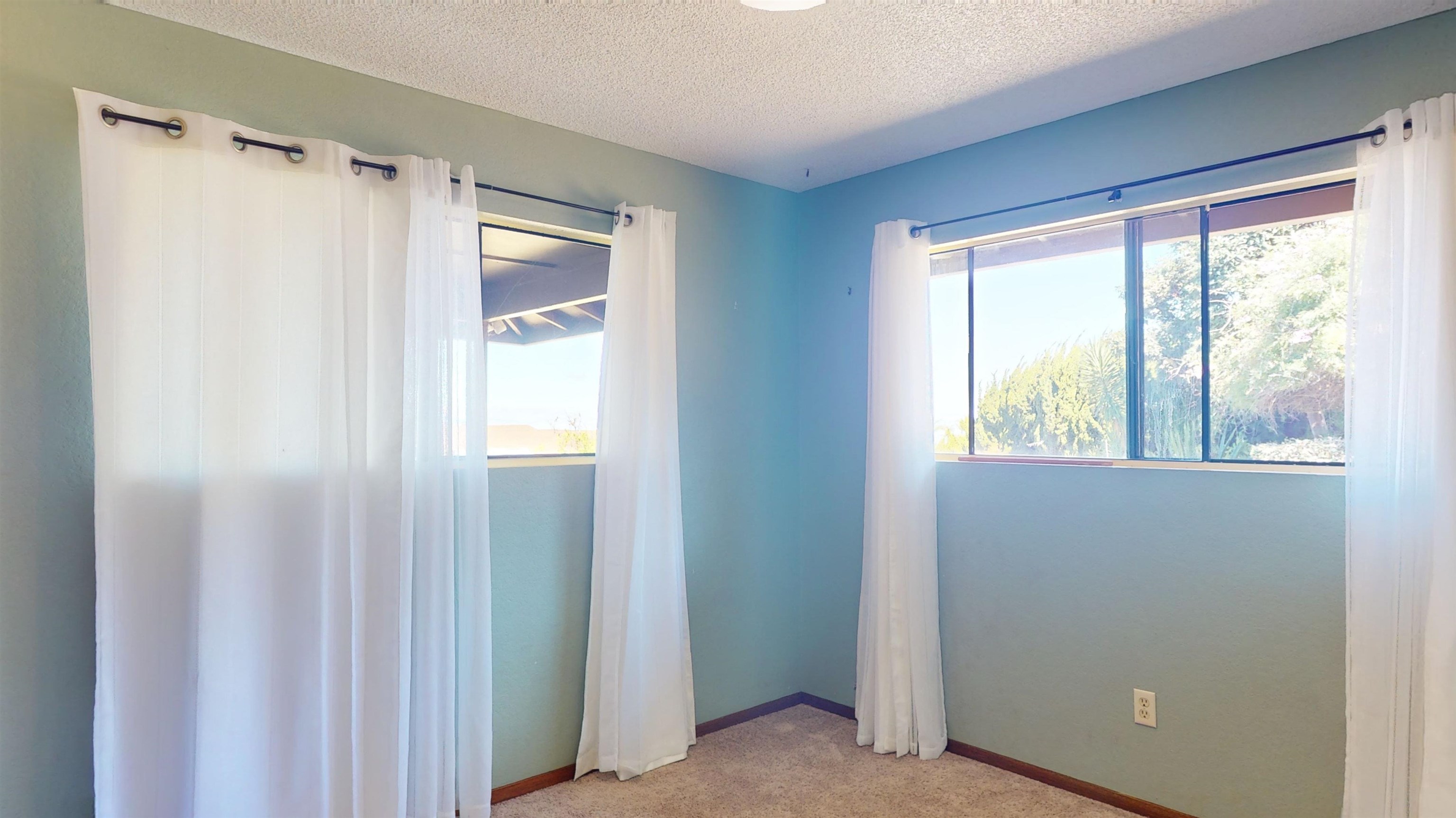 77 Kahoea Place Kula, HI 96790 - Photo 28 of 44 a view of a bathroom with a large window