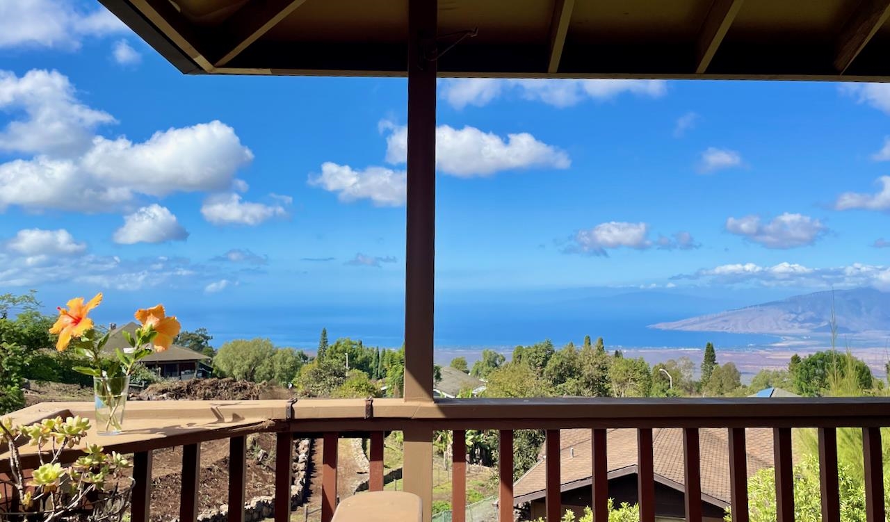 77 Kahoea Place Kula, HI 96790 - Photo 36 of 44 a view of a balcony with an outdoor space