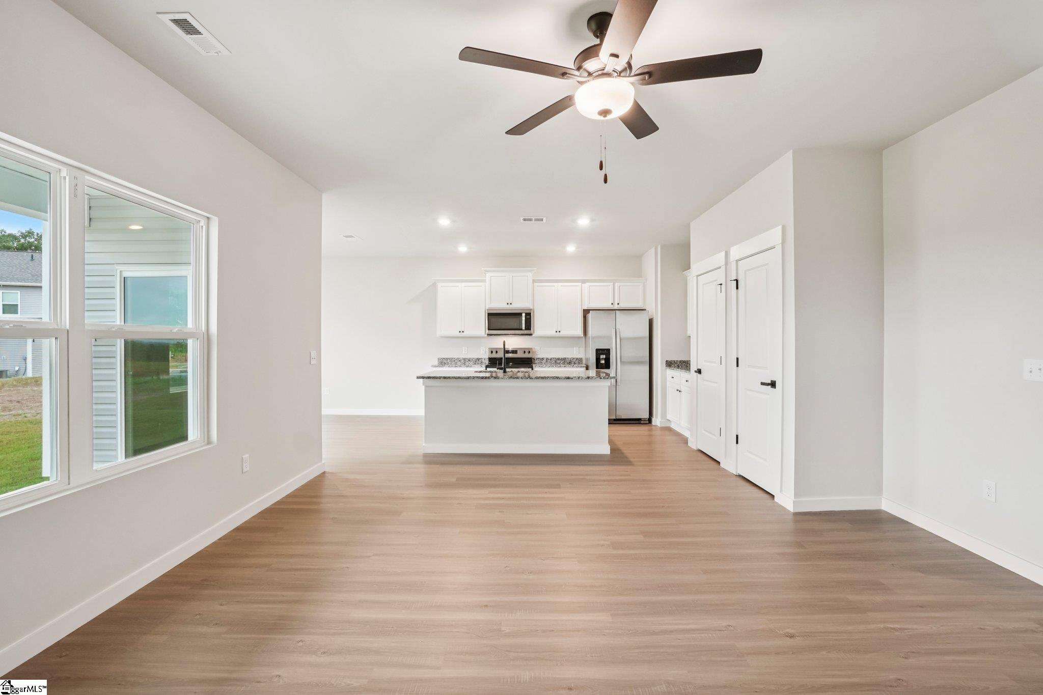 1216 Crested Iris Street Moore, SC 29369 - Photo 2 of 7