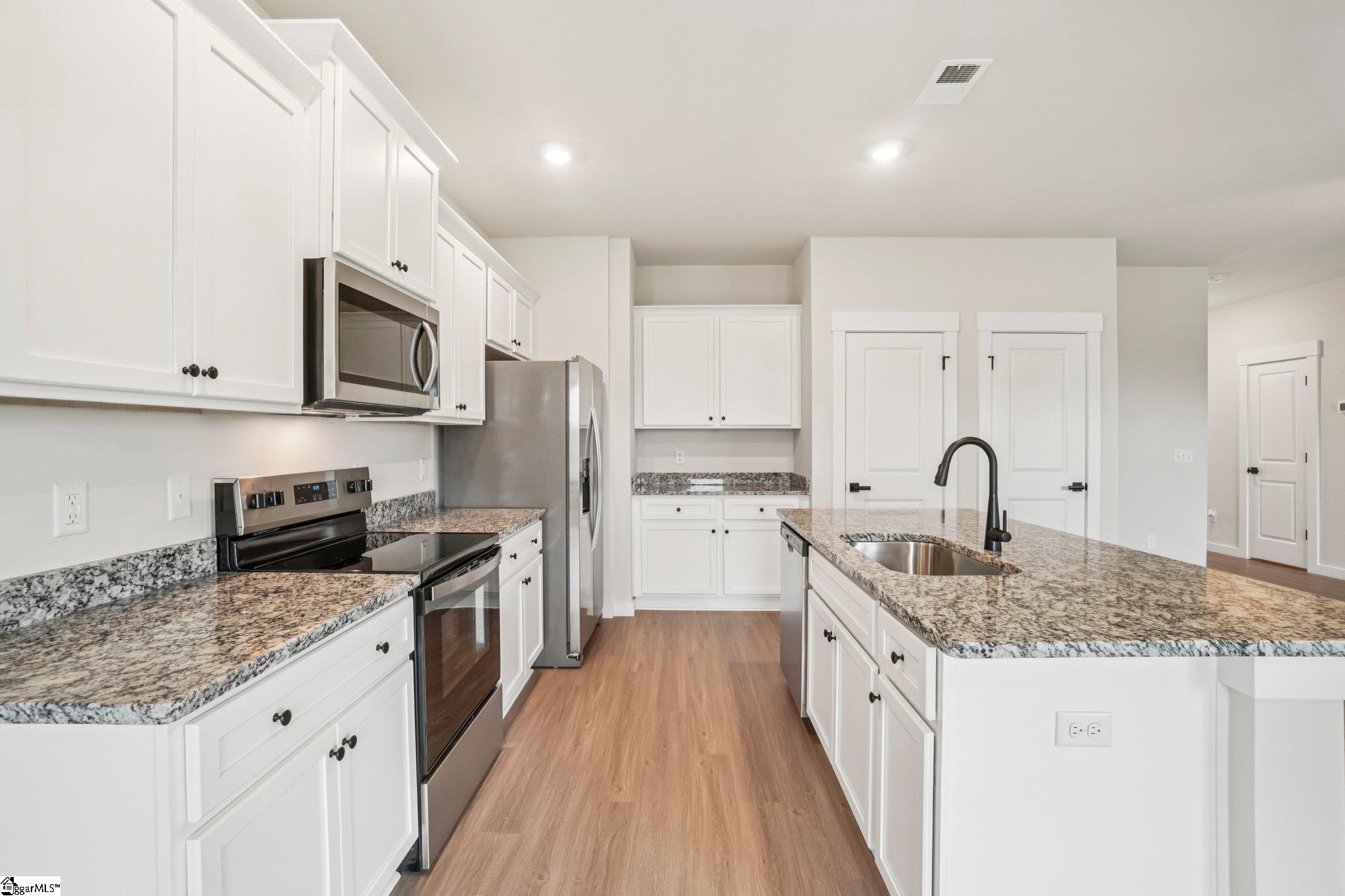 1216 Crested Iris Street Moore, SC 29369 - Photo 4 of 7