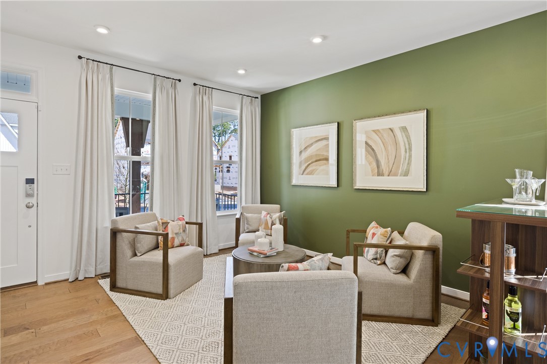 979 Charlemagne Road Midlothian, VA 23114 - Photo 3 of 50 a living room with furniture