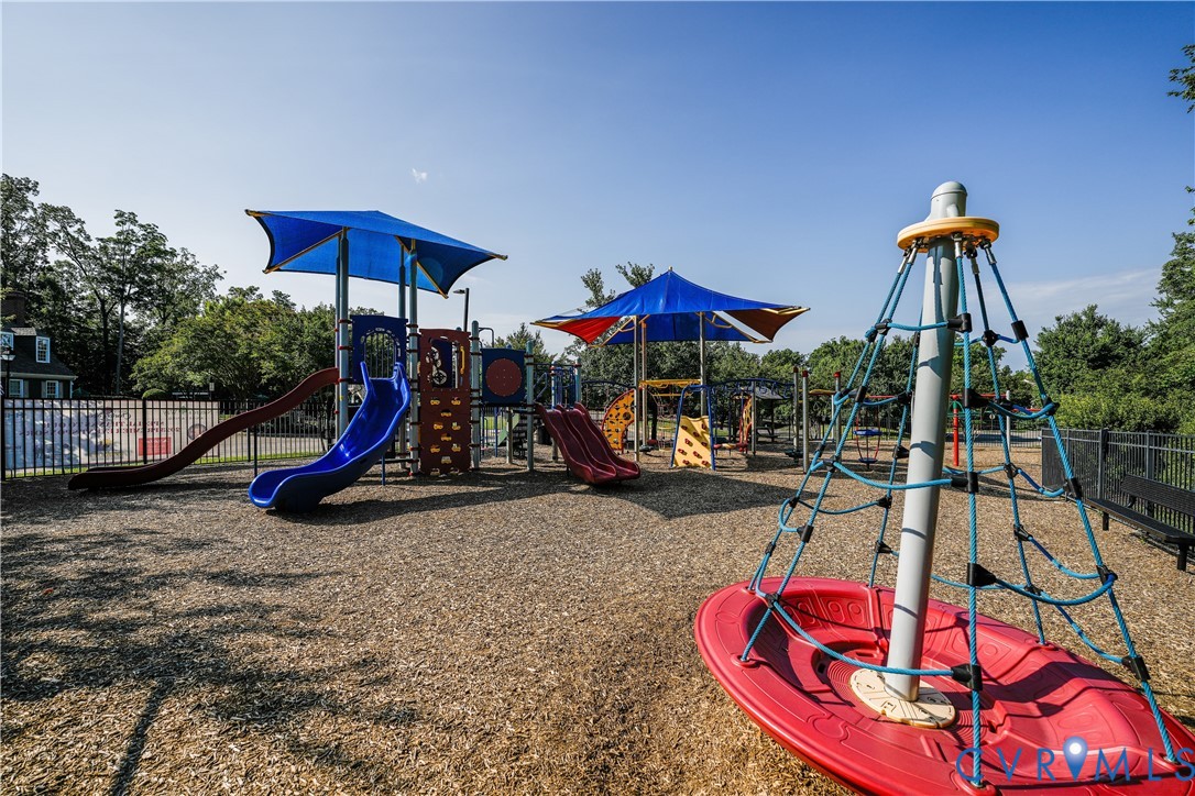 979 Charlemagne Road Midlothian, VA 23114 - Photo 47 of 50 a view of outdoor space with seating