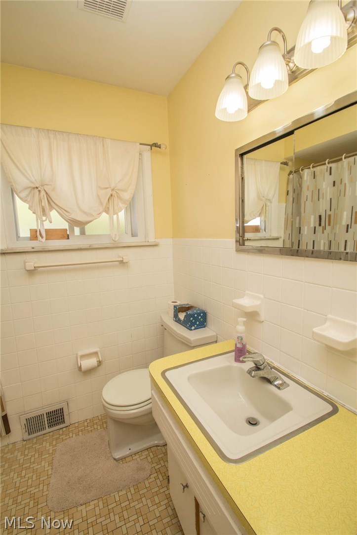 1159 Haverston Road Cleveland, OH 44124 - Photo 15 of 28