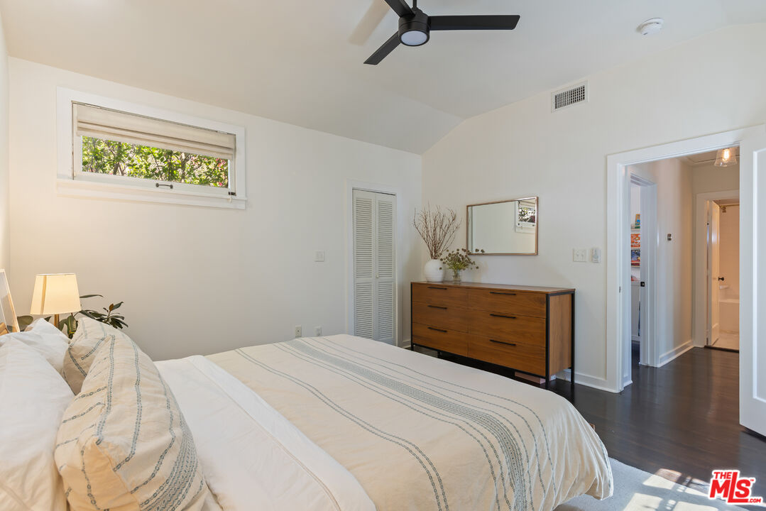 950 South Muirfield Road Los Angeles, CA 90019 - Photo 25 of 43