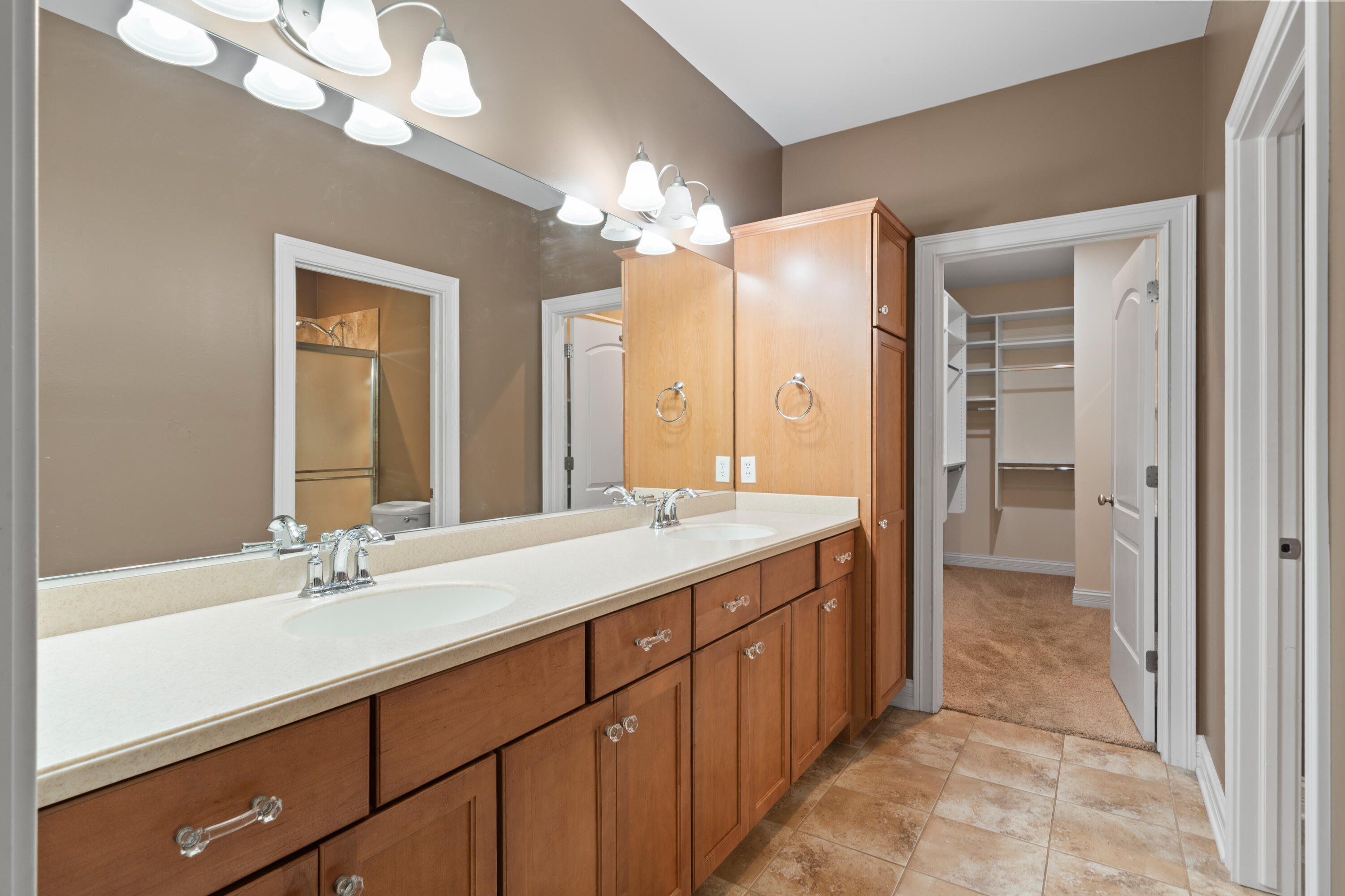 677 Cook Street Walworth, WI 53184 - Photo 21 of 37 Primary bath