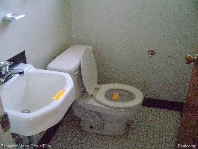 29335 Schoenherr Road Warren, MI 48088 - Photo 10 of 10 half bath