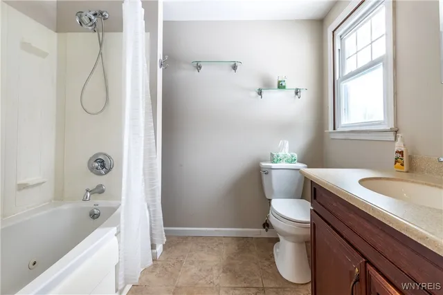 $525,000 | 60 Chapel Woods, Amherst, NY 14221