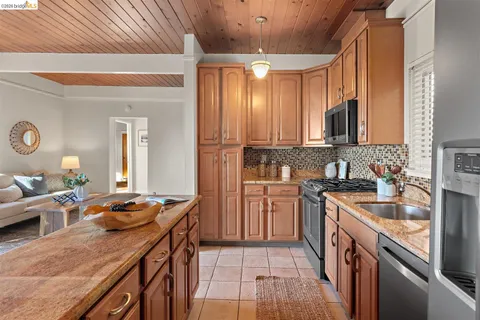 $995,000 | 6741 Snake Road, Oakland, CA 94611