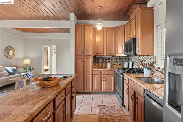 $995,000 | 6741 Snake Road, Oakland, CA 94611