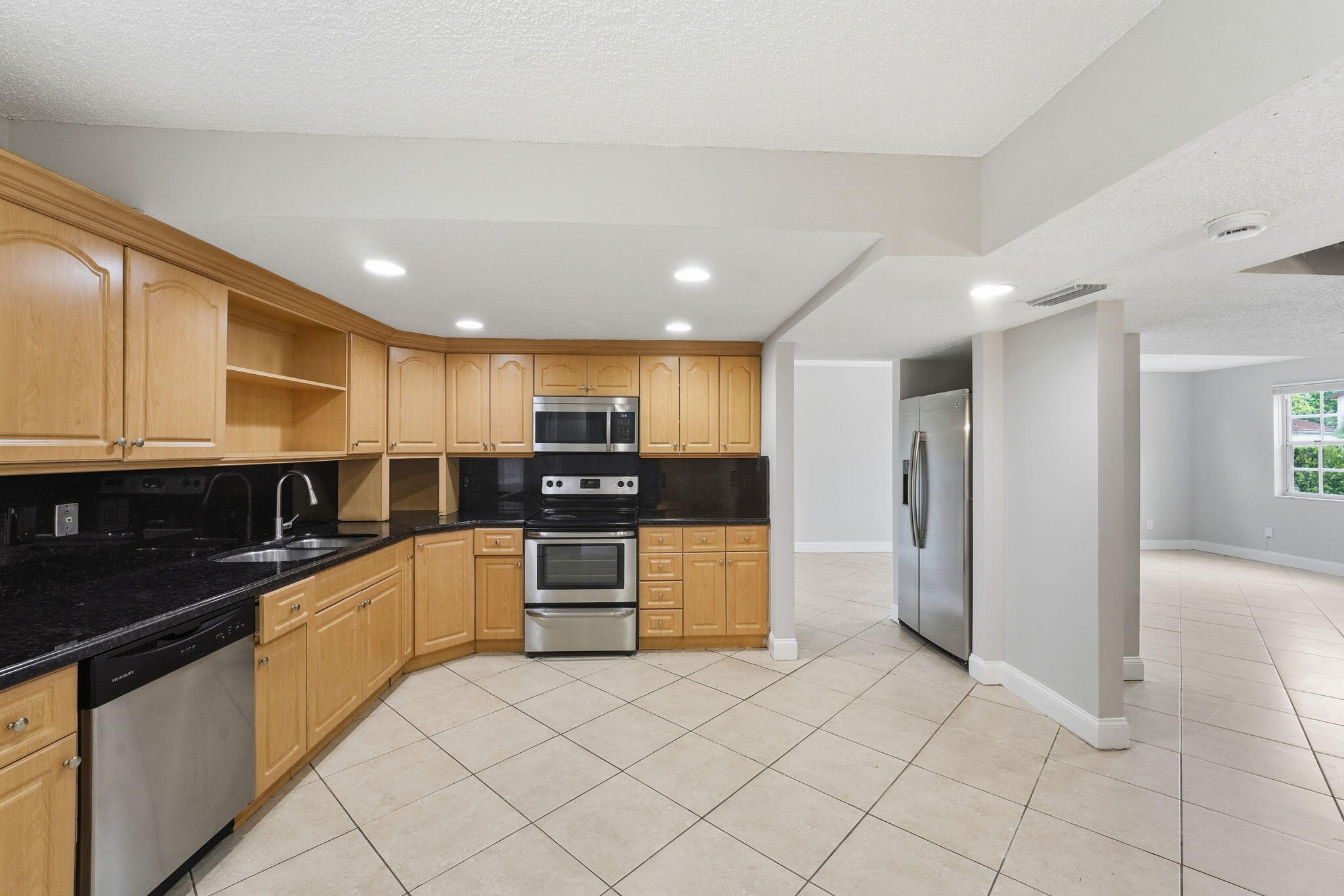 10029 Southwest 146th Place Miami, FL 33186 - Photo 10 of 38 005_ListerPros