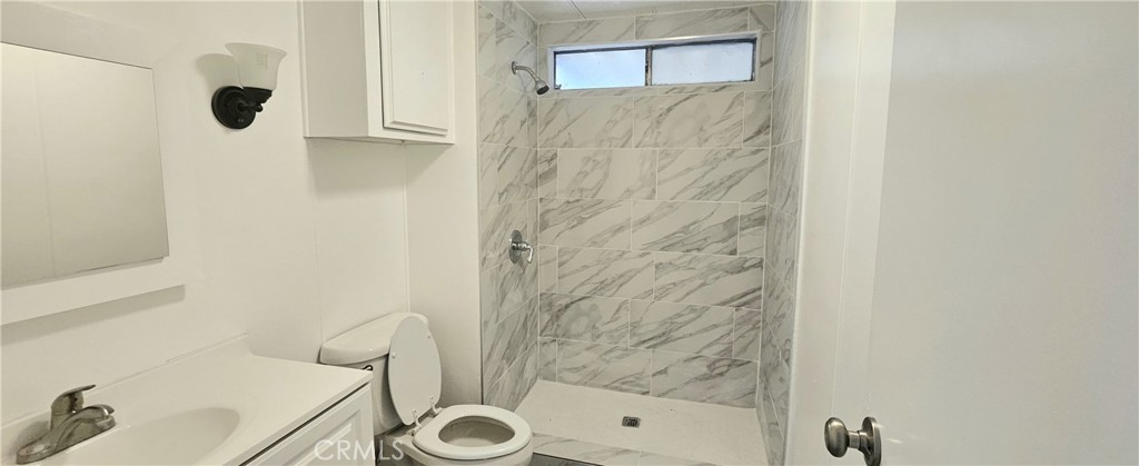 995 Pomona Road, Unit 33 Corona, CA 92882 - Photo 19 of 25 a bathroom with a shower and a sink