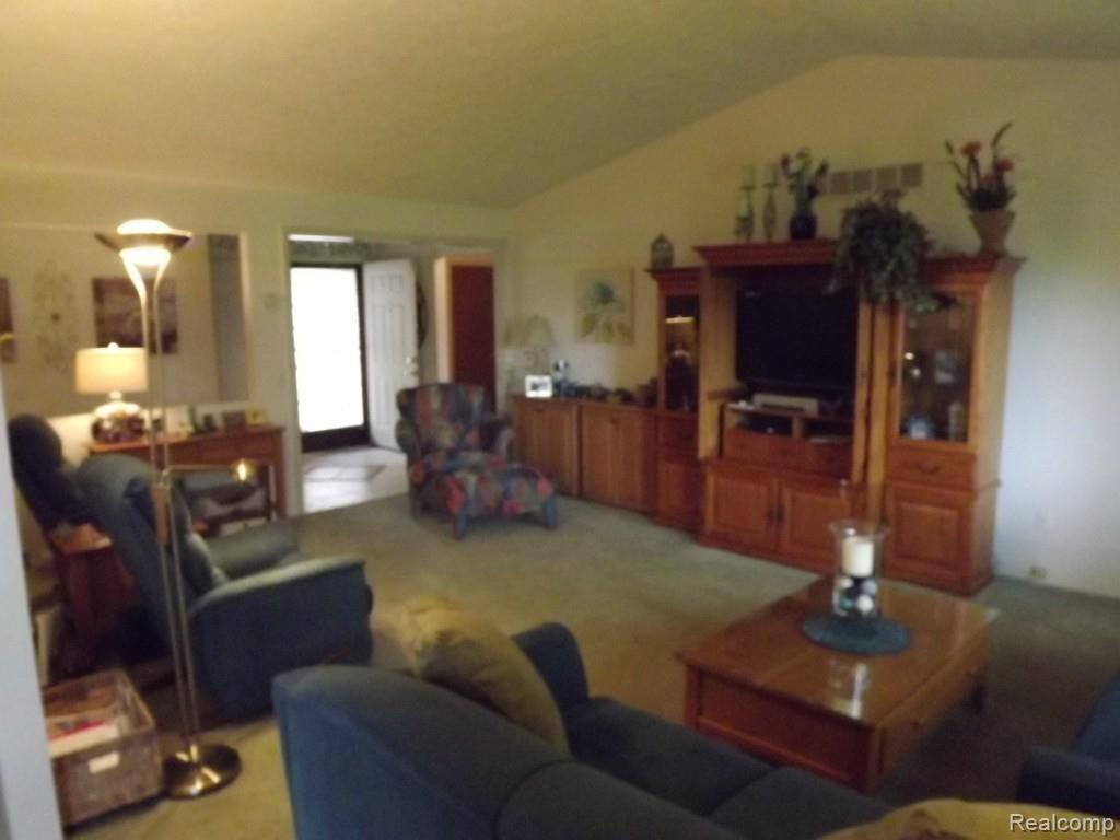 2099 Highsplint Drive Rochester, MI 48307 - Photo 4 of 14 Great Room.jpg