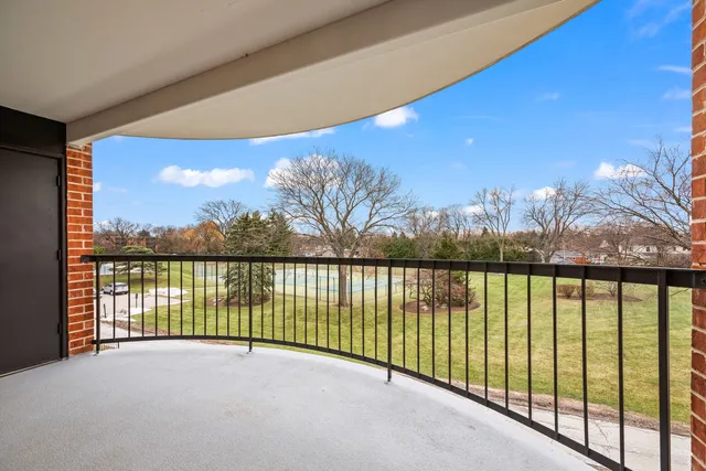 $179,500 | 1415 East Central Road, Unit 306A, Arlington Heights, IL 60005