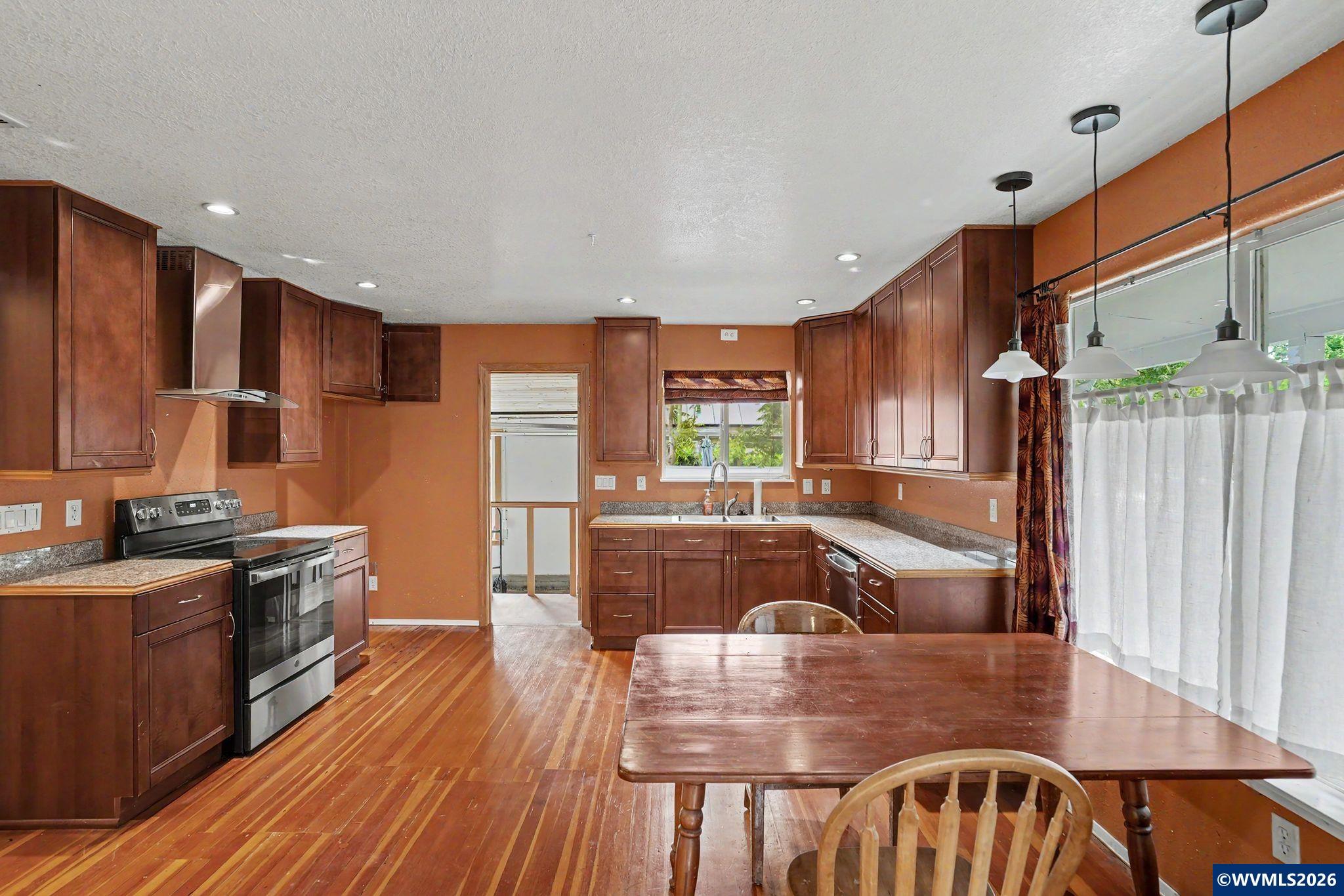 508 South 2nd Street Silverton, OR 97381 - Photo 7 of 29