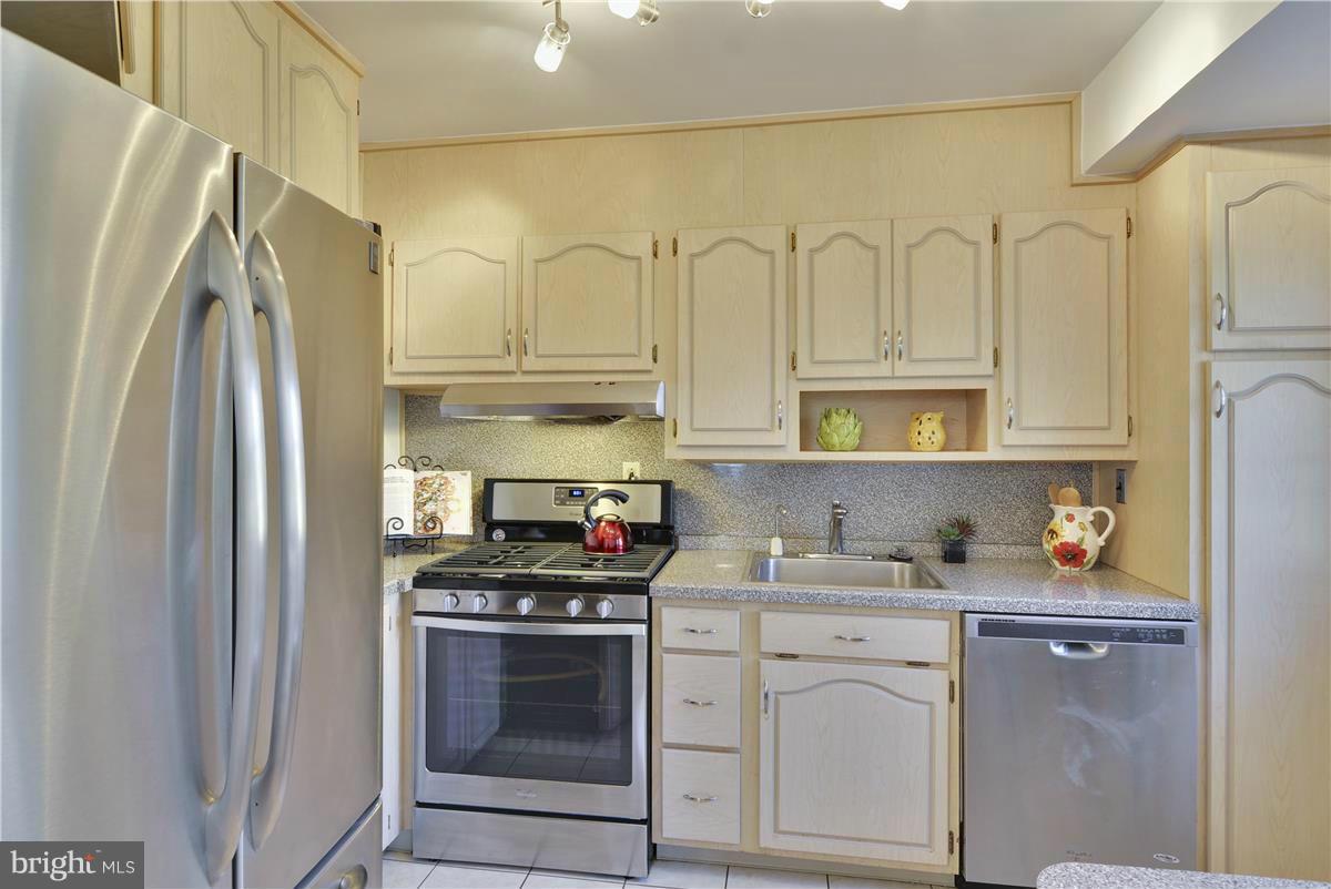 1709 Brisbane Street Silver Spring, MD 20902 - Photo 8 of 29 Kitchen