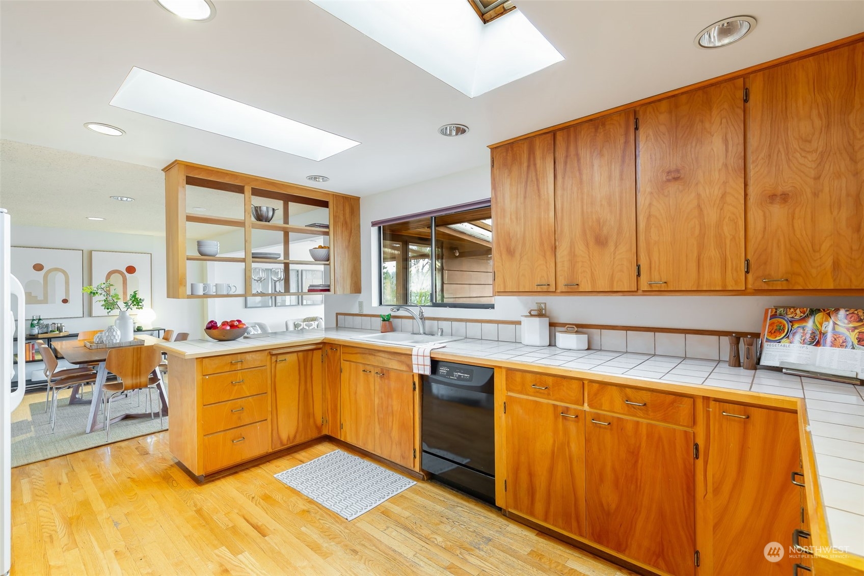 3419 Hunter Boulevard South Seattle, WA 98144 - Photo 11 of 33