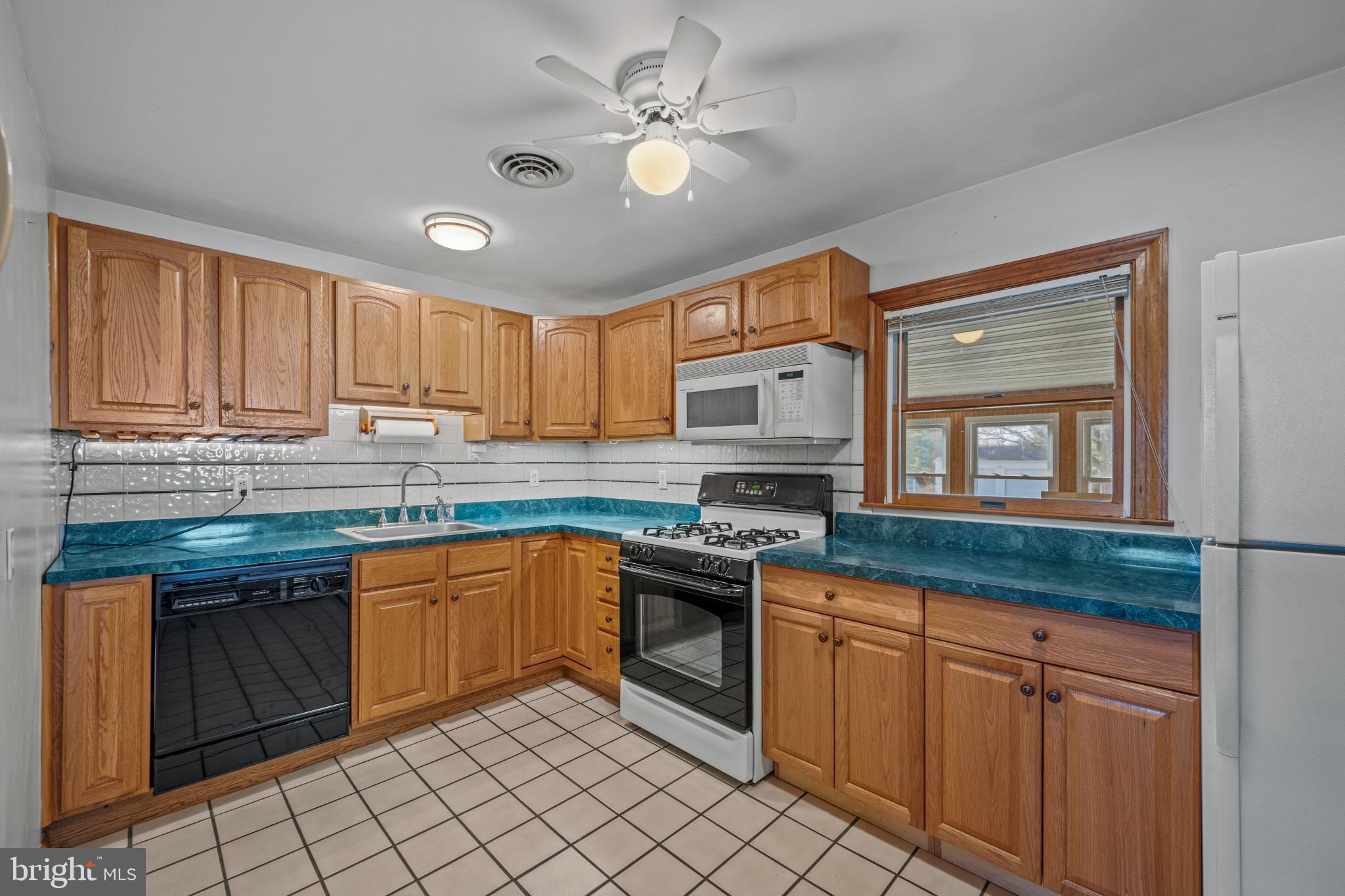 4929 Millers Station Road Hampstead, MD 21074 - Photo 20 of 56 Charming kitchen with modern touches.