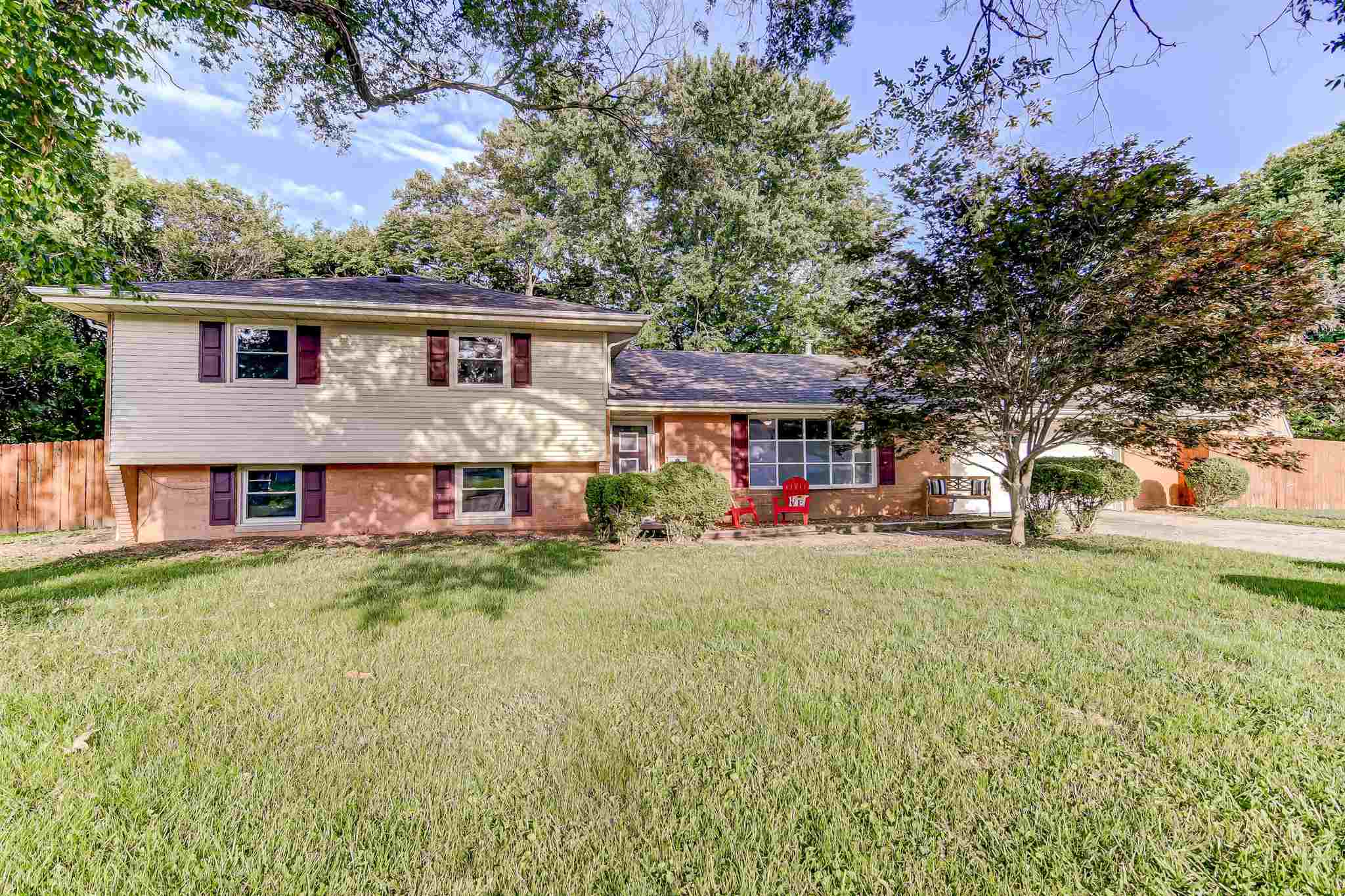 30 Robinhood Lane Springfield, IL 62704 - Photo 1 of 28 Gallery Image 1