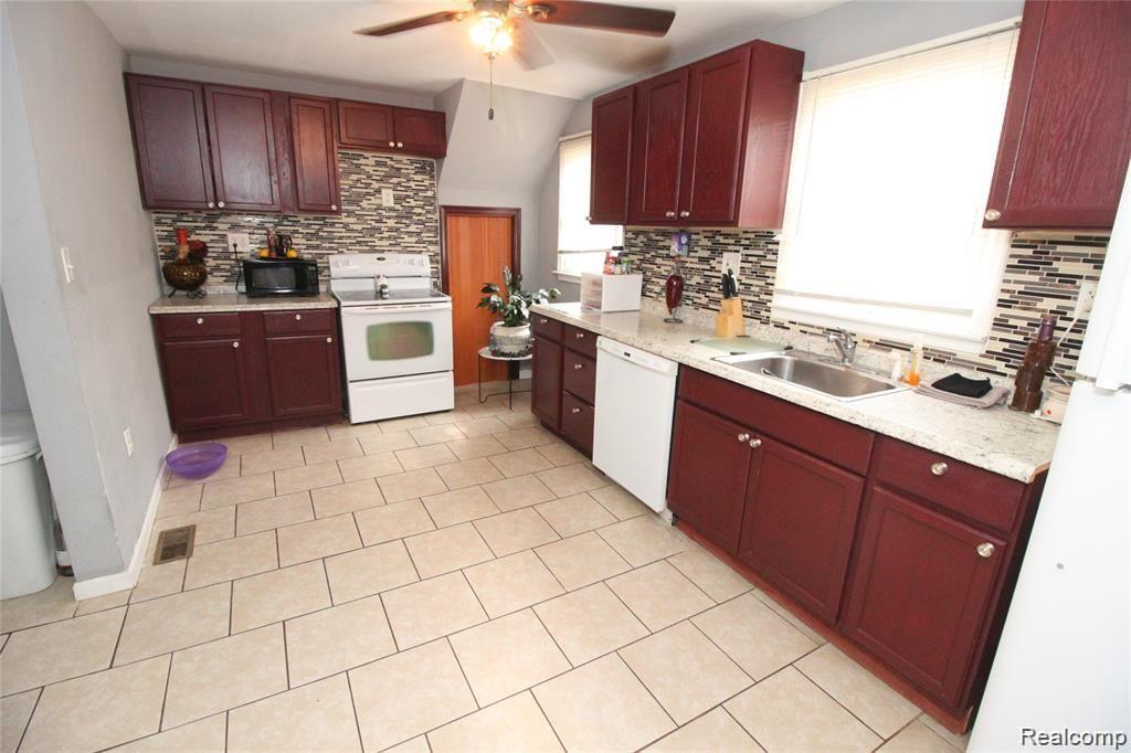 23366 Hoover Road Warren, MI 48089 - Photo 12 of 26 IMG_6318.JPG