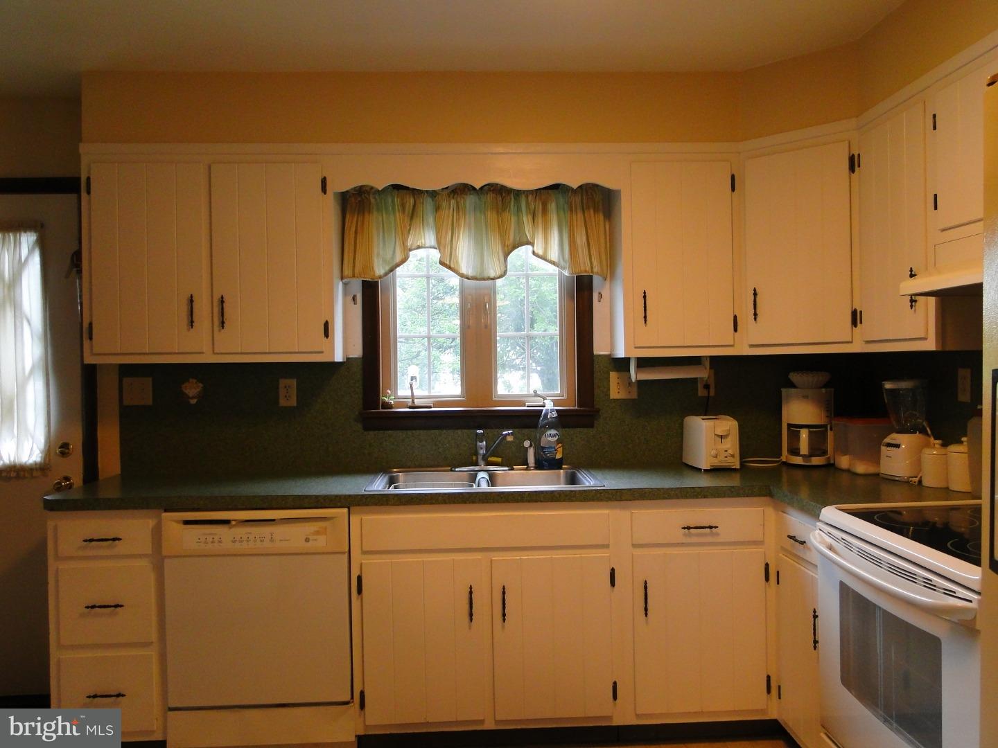 2375 East Swamp Road Quakertown, PA 18951 - Photo 3 of 21 Gallery Image 3