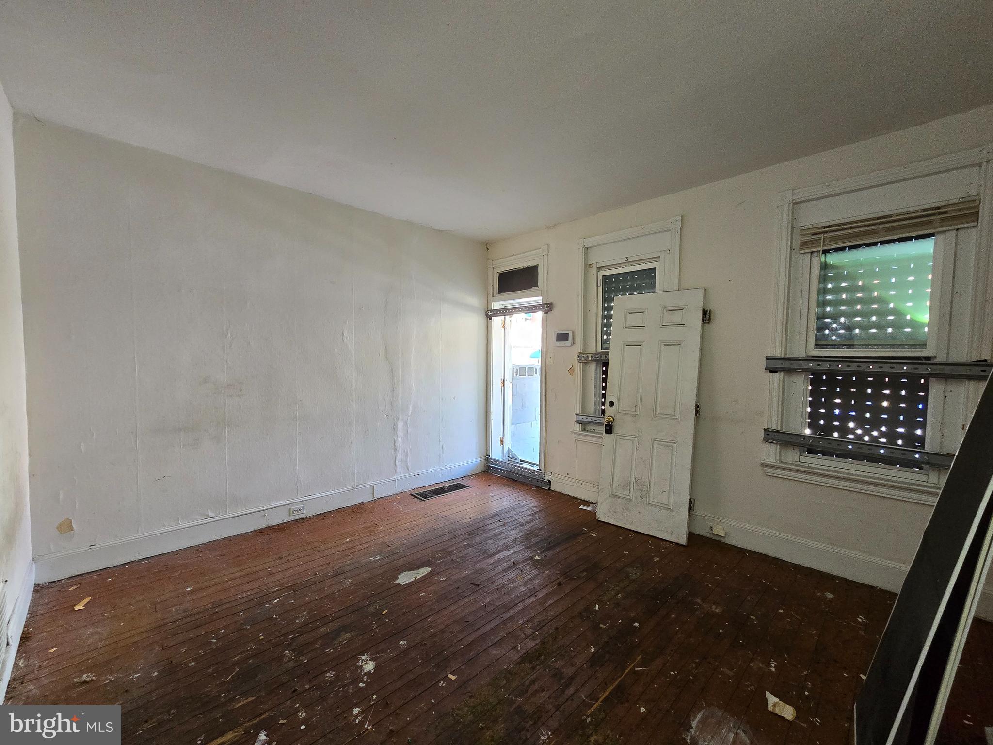 2113 South Simpson Street Philadelphia, PA 19142 - Photo 4 of 20