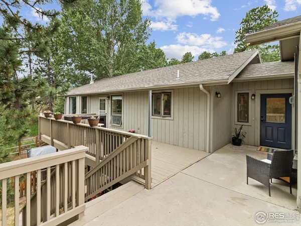 a view of a house with backyard and porch