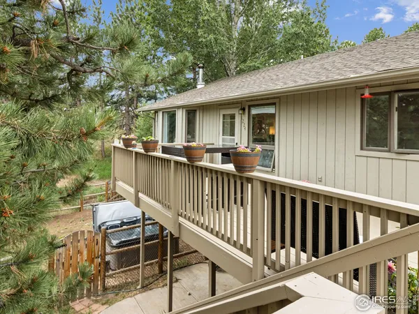 a view of a house with backyard and deck