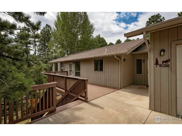 a view of backyard with cabin