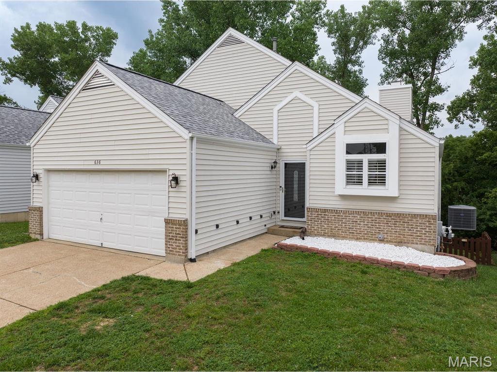 638 Cascade Lk Court Ballwin, MO 63021 - Photo 3 of 38