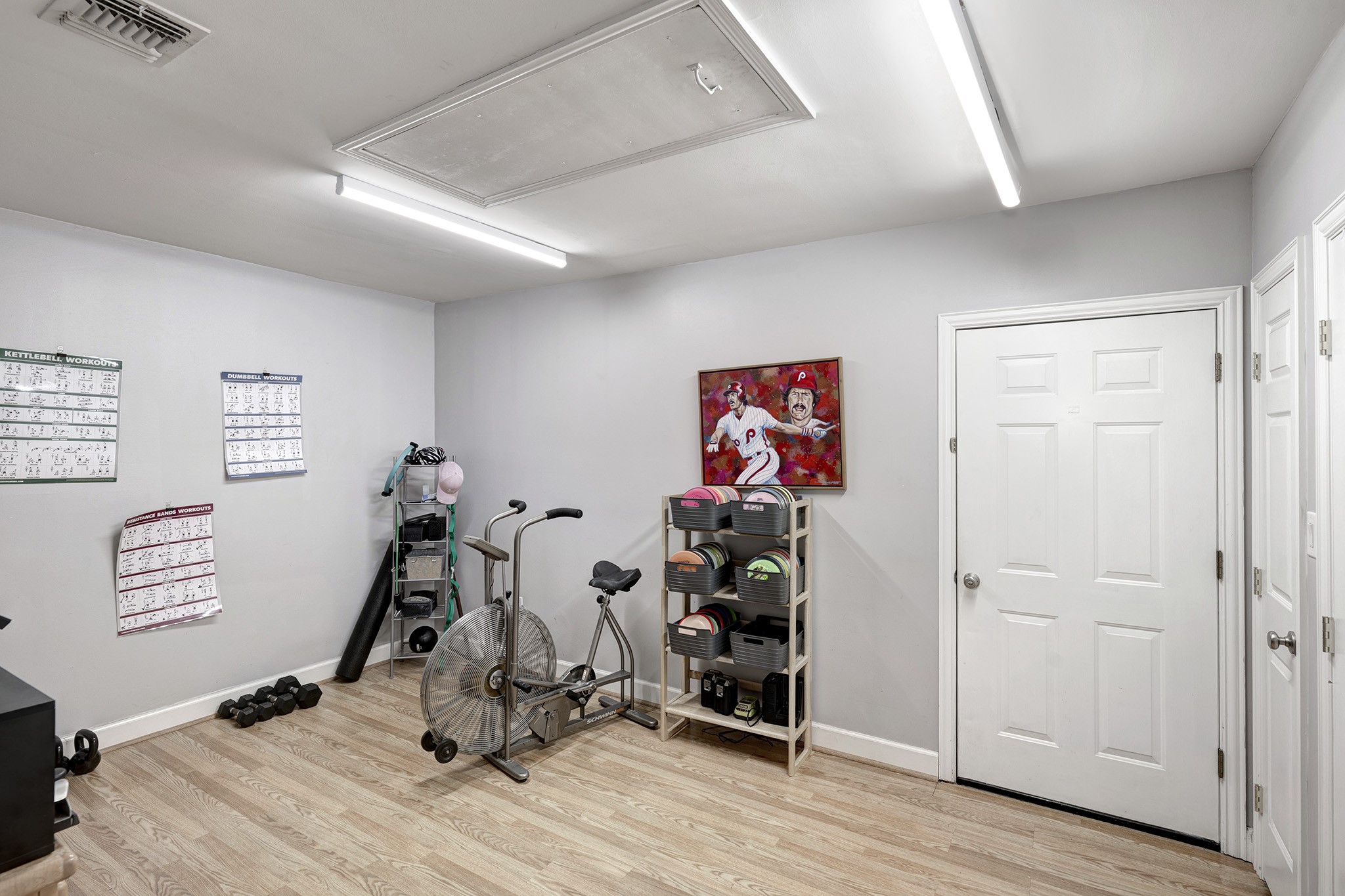 1111 Clovis Road Houston, TX 77008 - Photo 20 of 32 'This flex space (15'-1" x 10'-9") has lots of storage with two deep closets spaces and can be used as a gym, office, etc. This space was once part of the garage and can easily be reconverted back to a 20' x 19' garage.