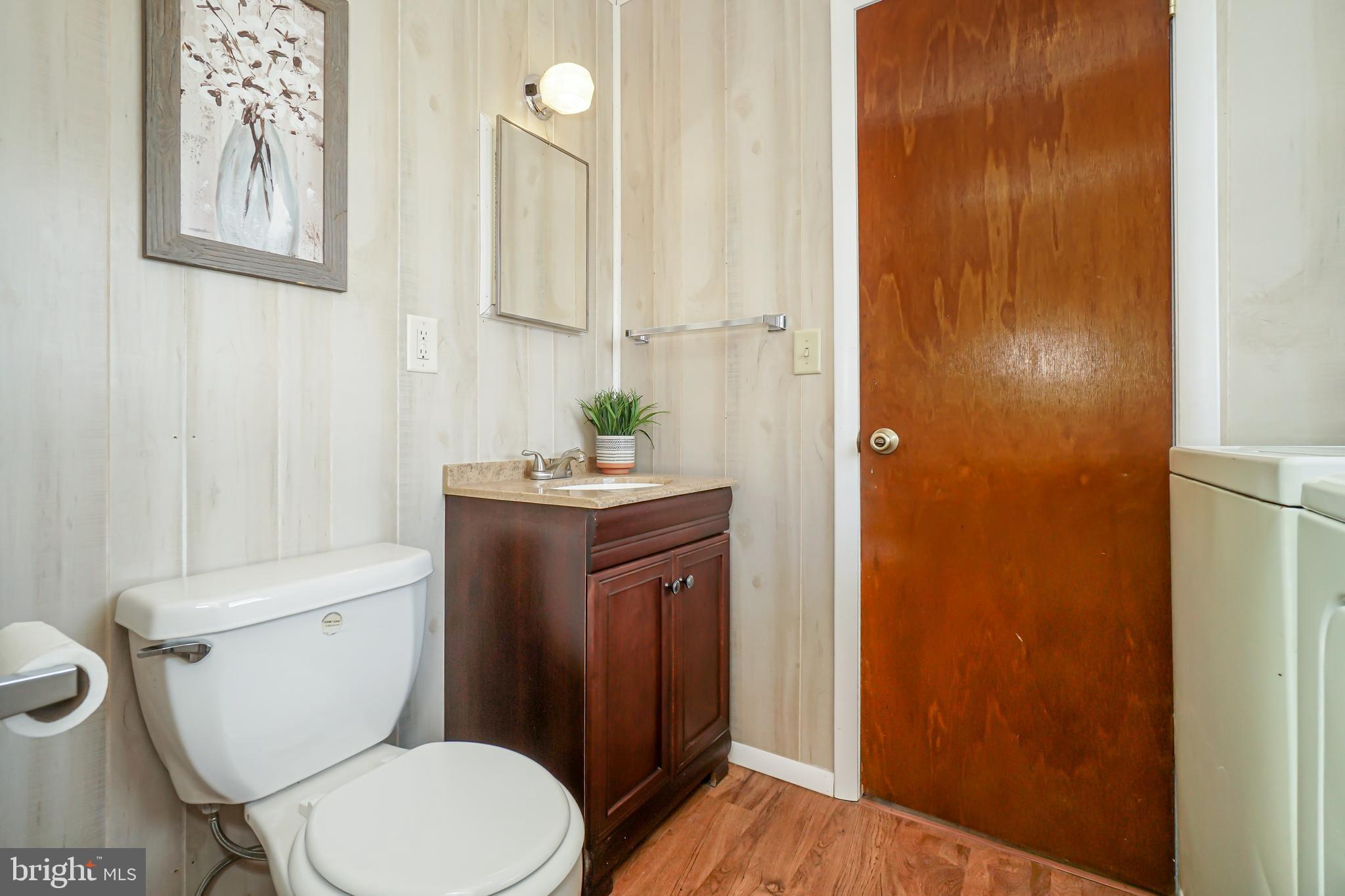 36 Christopher Road Warwick, MD 21912 - Photo 11 of 22 Powder room / Laundry room off kitchen