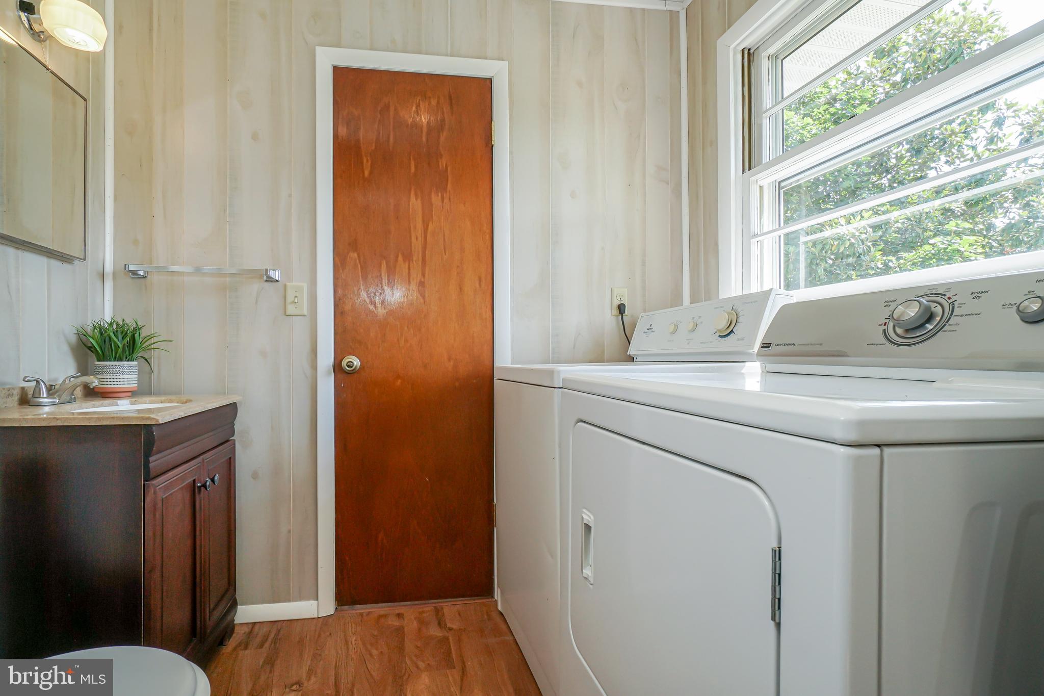 36 Christopher Road Warwick, MD 21912 - Photo 12 of 22 Main floor laundry