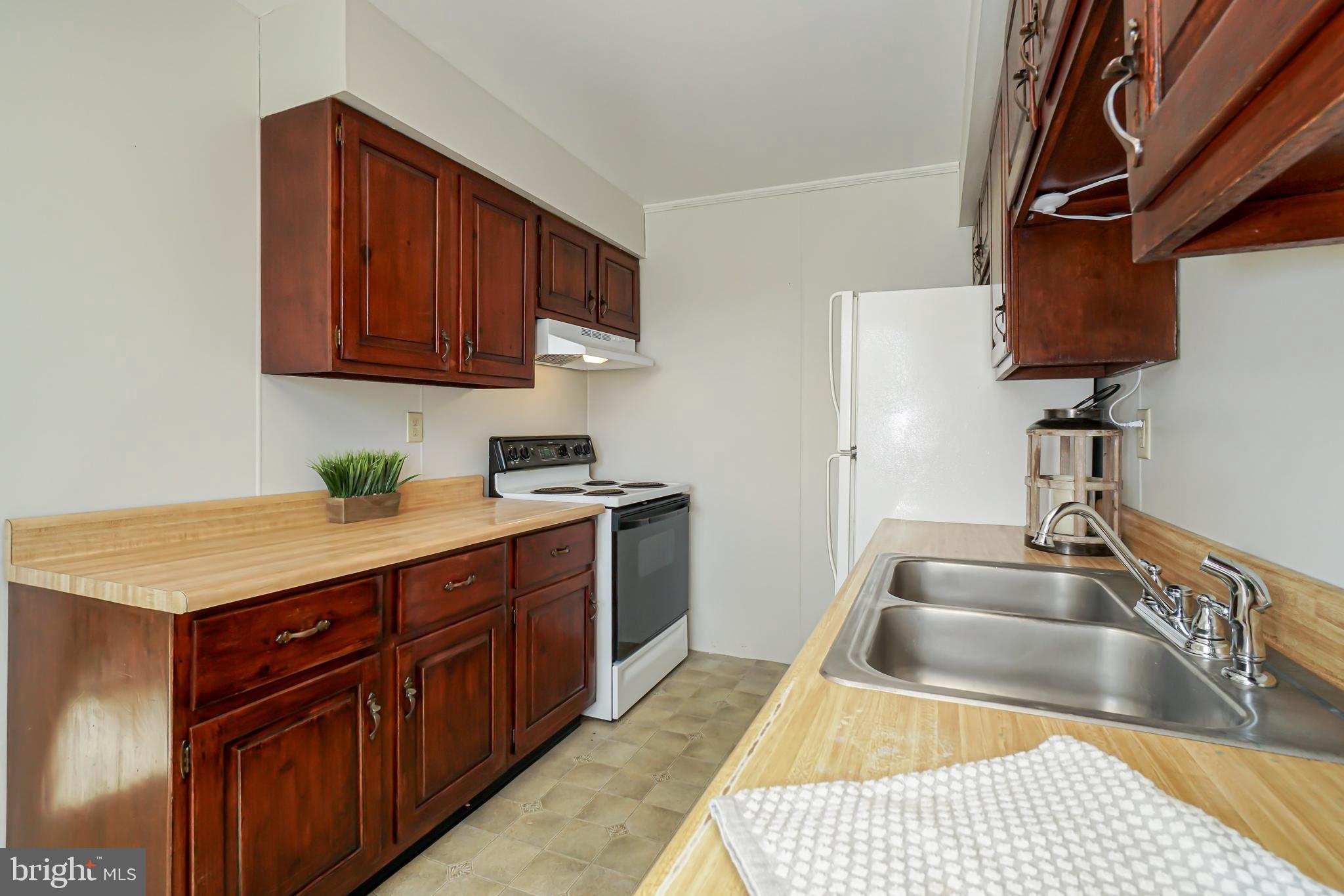36 Christopher Road Warwick, MD 21912 - Photo 6 of 22 Kitchen area with plenty of cabinet space