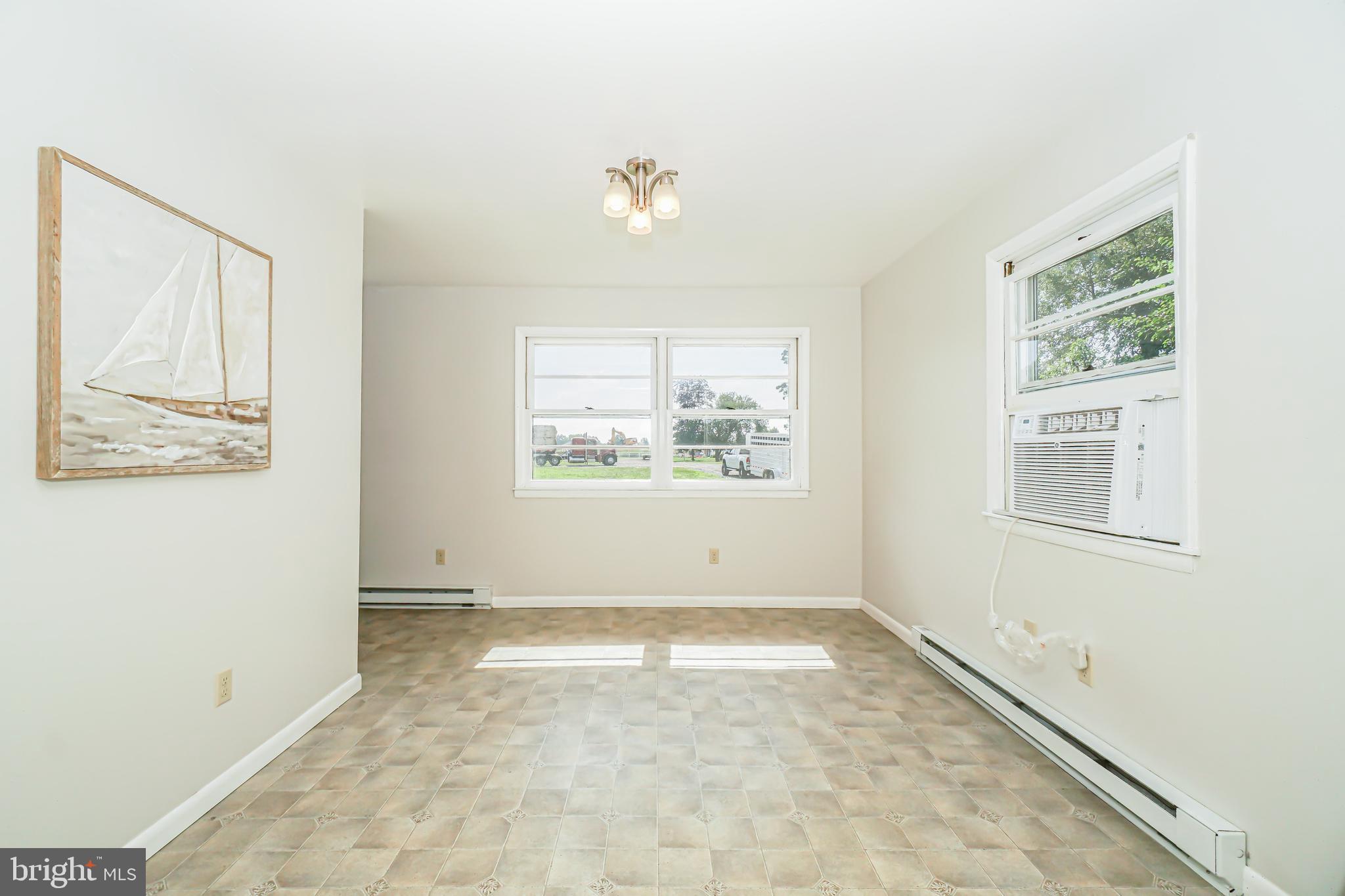 36 Christopher Road Warwick, MD 21912 - Photo 8 of 22 Bright, eat in kitchen dining area